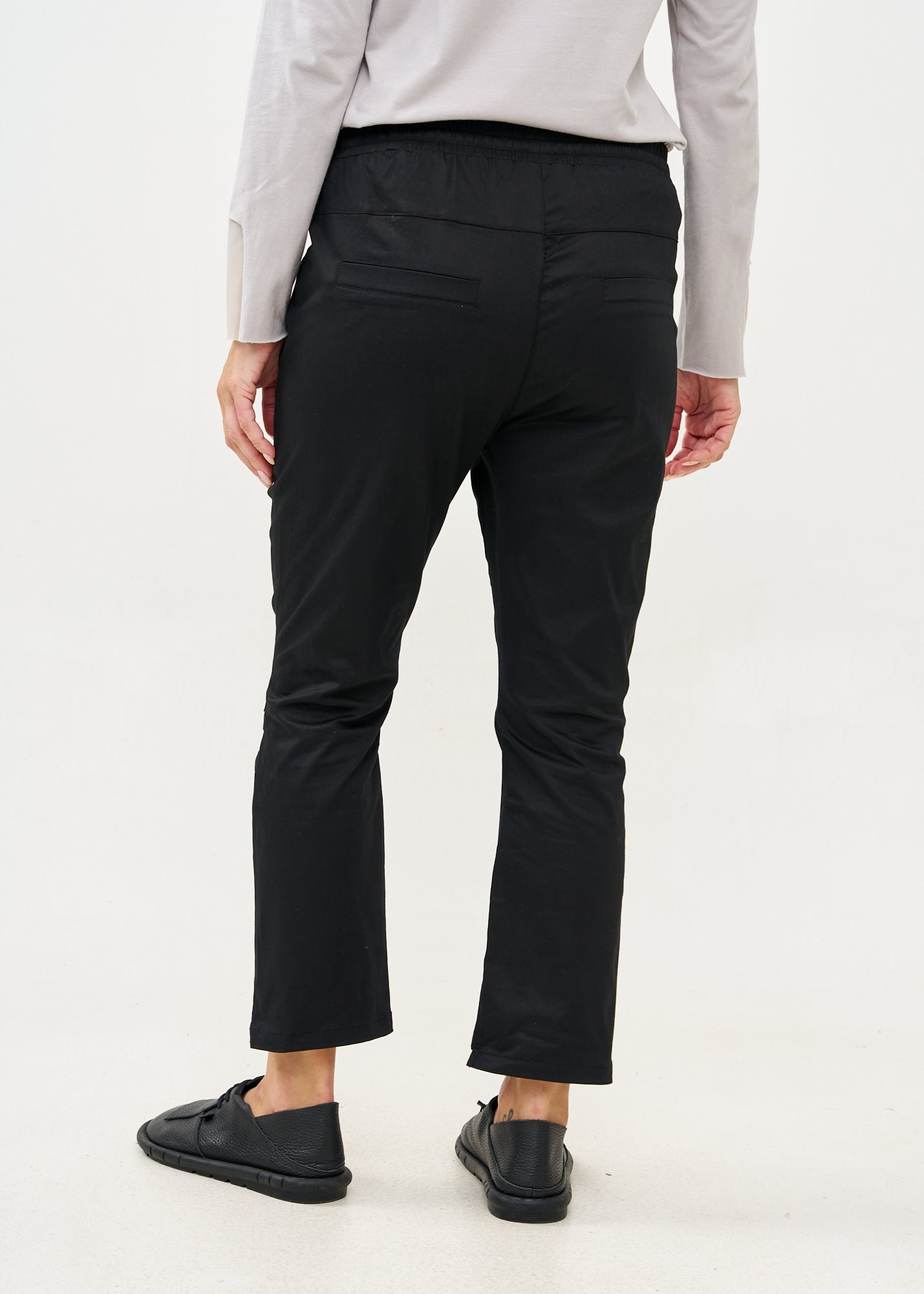 מכנסיים ארוכים כיווץ בברך שחור