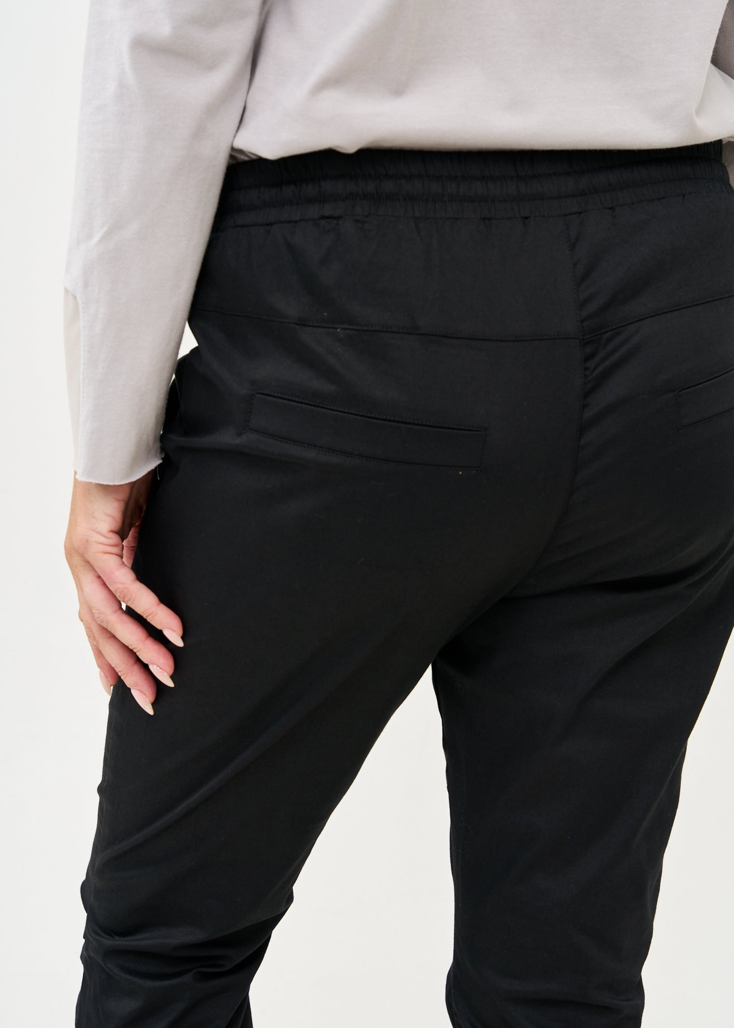 מכנסיים ארוכים כיווץ בברך שחור