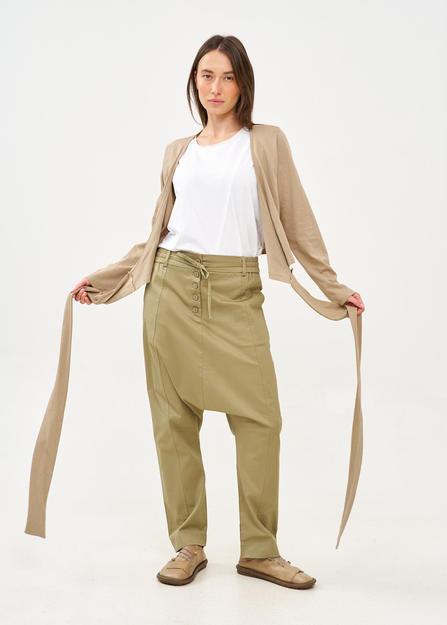 עליונית שרוול ארוך נקשרת במותן חום