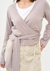 עליונית שרוול ארוך נקשרת במותן אפור