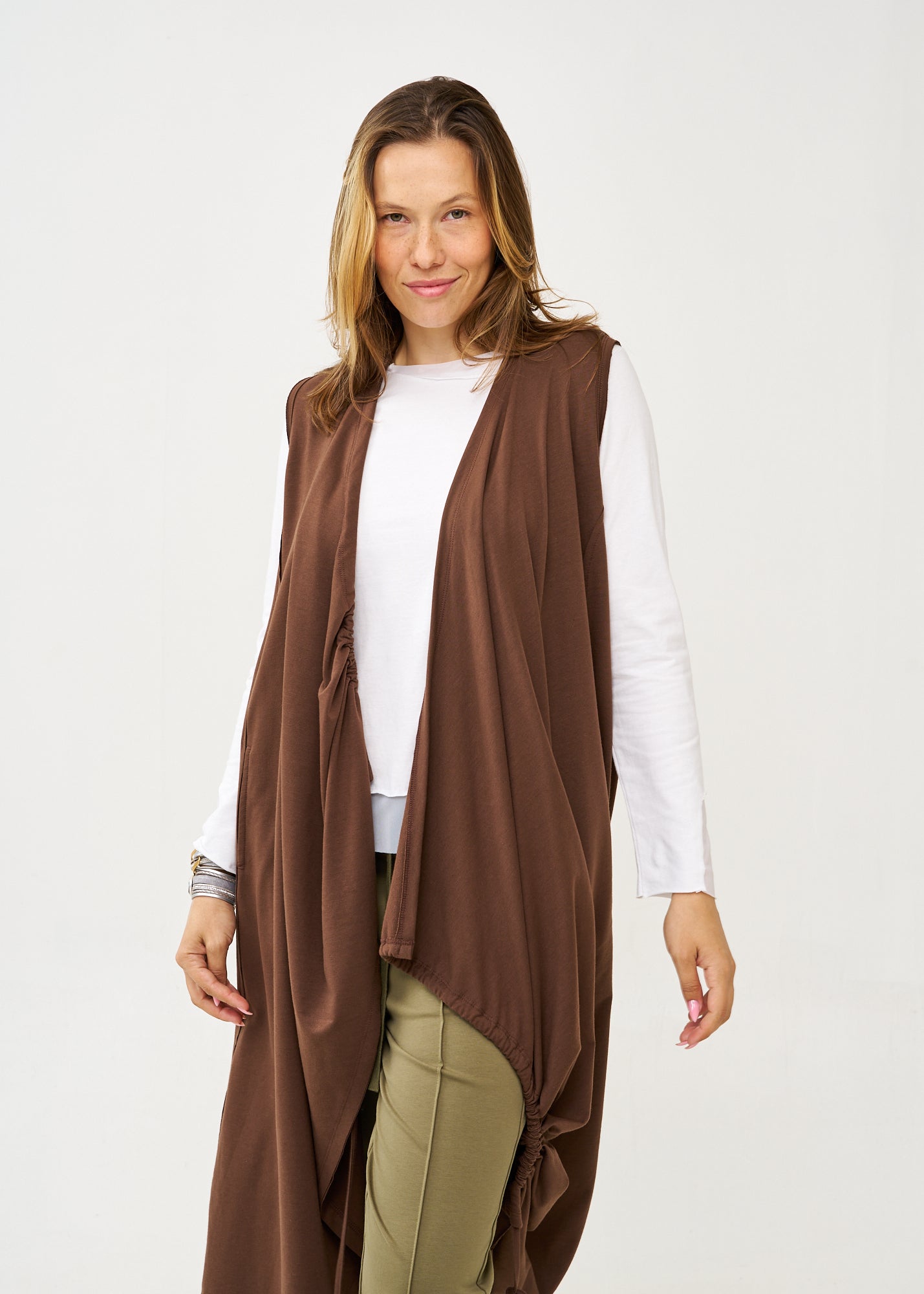 עליונית ארוכה ללא שרוול עם כיווץ חום