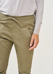 מכנסיים ארוכים כיווץ בברך ירוק