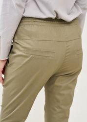 מכנסיים ארוכים כיווץ בברך ירוק