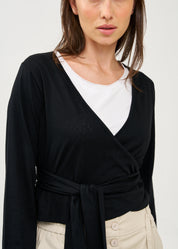 עליונית שרוול ארוך נקשרת במותן שחור