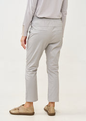 מכנסיים ארוכים כיווץ בברך אפור בהיר