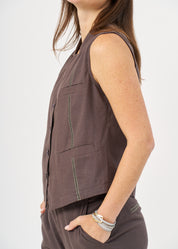 וסט שילוב סרט סולמות וכפתורים אפור כהה