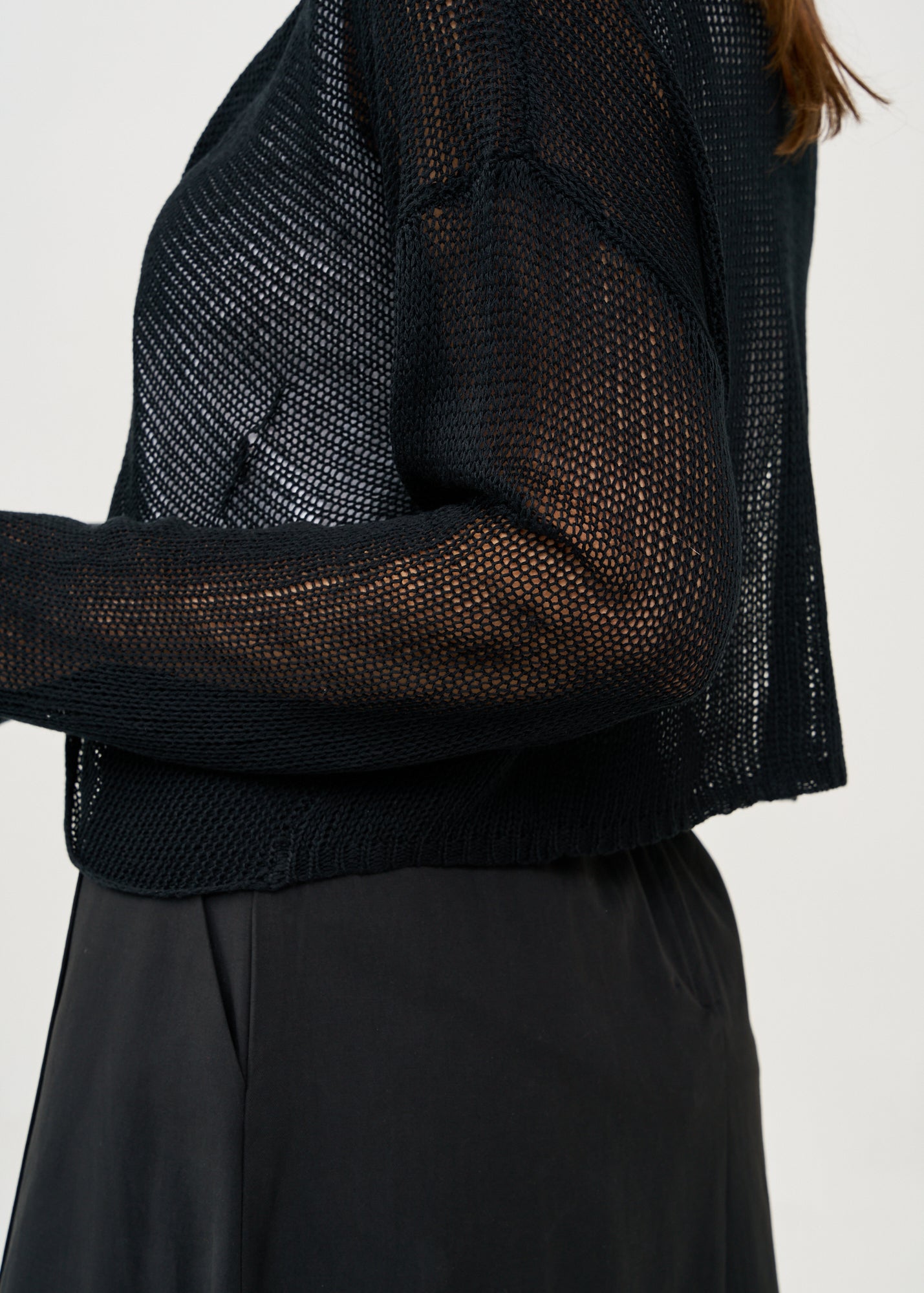 סריג בסריגה דקה ליפוף קדימה שחור