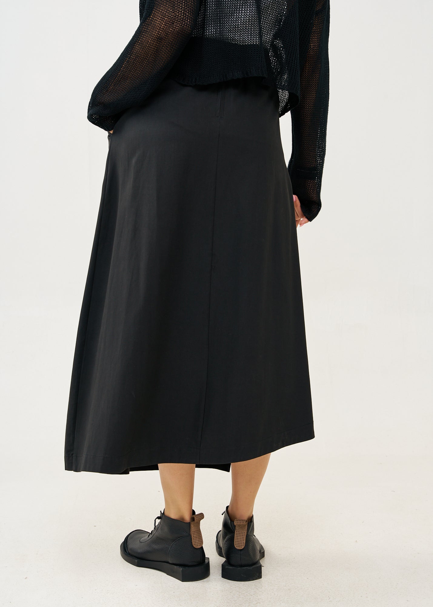 חצאית מעטפה אסימטרית עם חגורה שחור