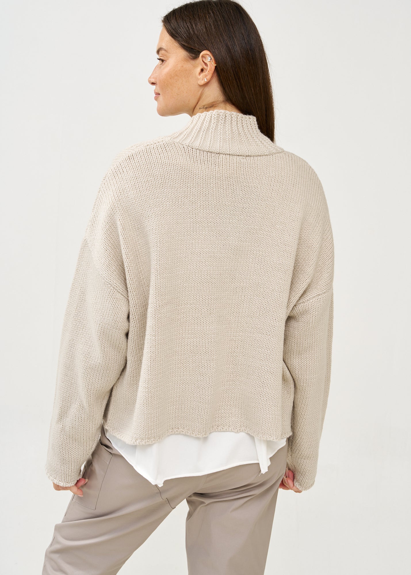 עליונית סריג עם רוכסן אפור בהיר