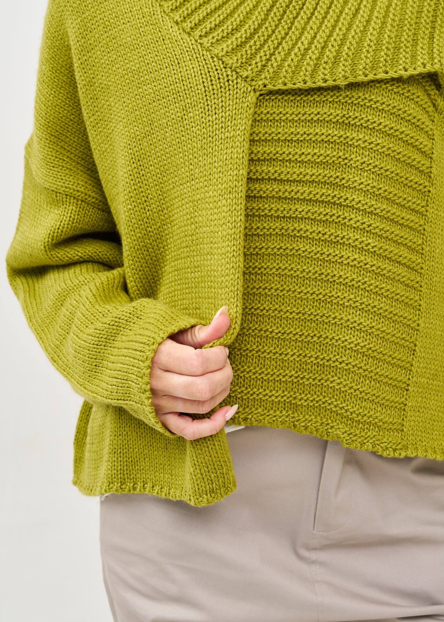 עליונית סריג עם רוכסן ירוק