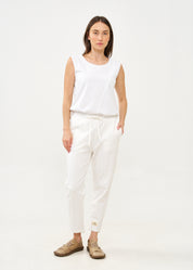 מכנסיים תפר באמצע ופאץ' לבן