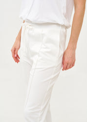 מכנסיים תפר באמצע ופאץ' לבן