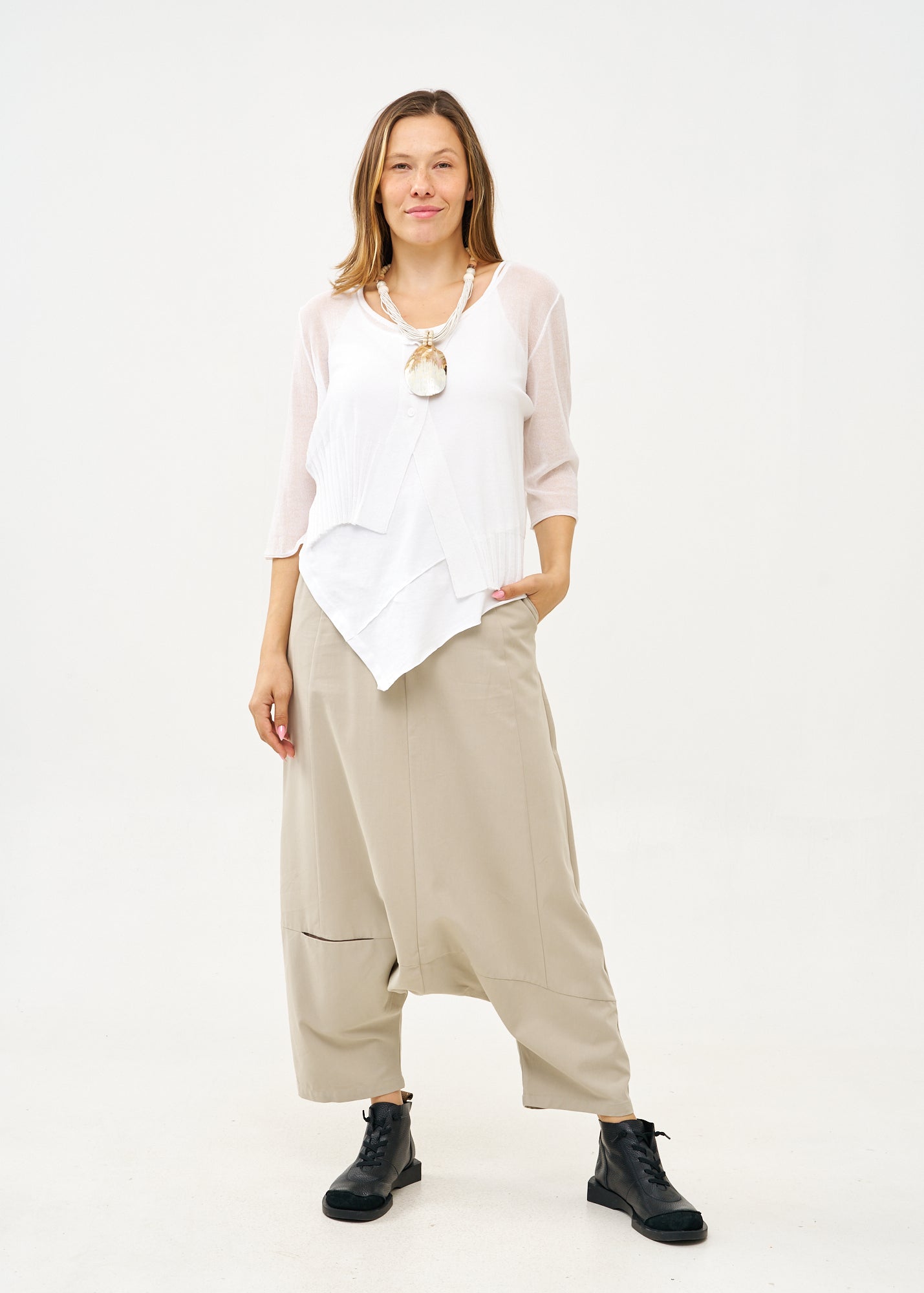 עליונית סריג דקה עם כפתורים שרוול 3/4 לבן