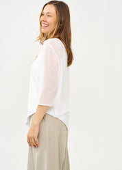 עליונית סריג דקה עם כפתורים שרוול 3/4 לבן