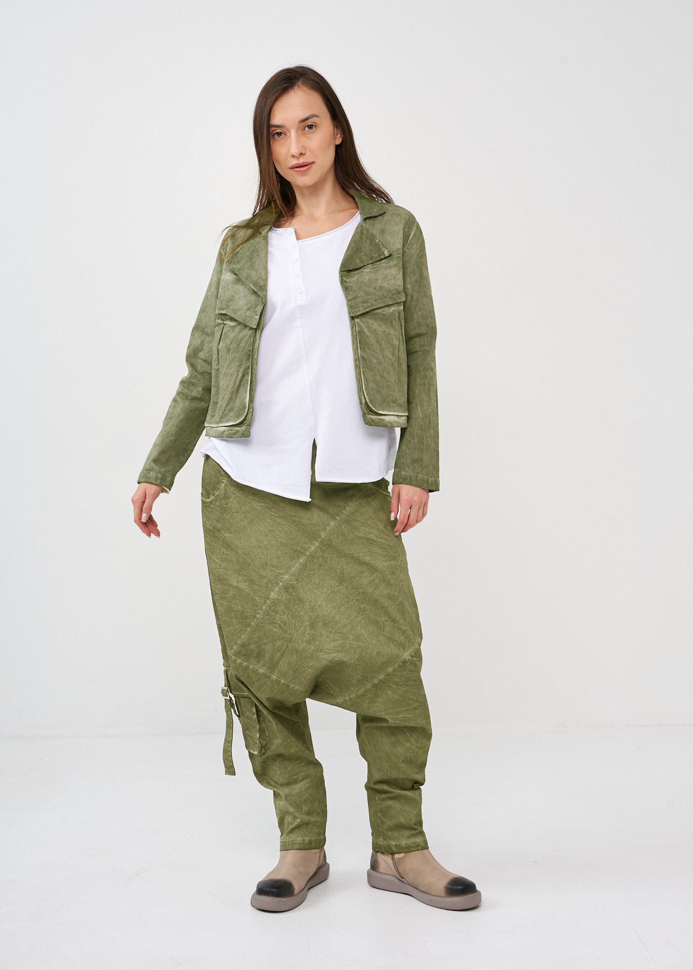 Short jacket with buttons on the back and large pockets on the front, green wash