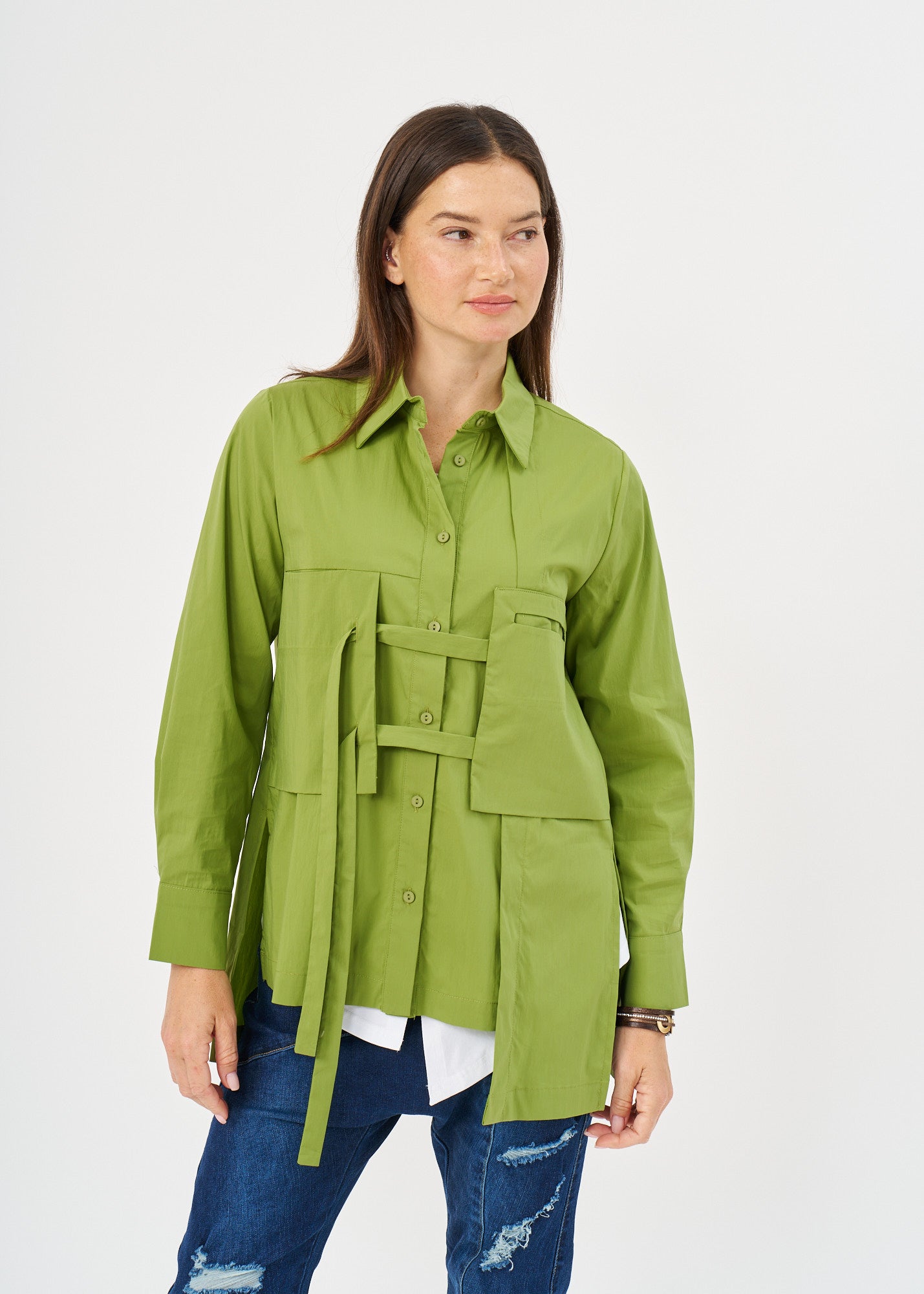 מכופתרת כיסים מרובעים וסרטים ירוק