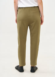 מכנסיים תפר באמצע ופאץ' ירוק כהה