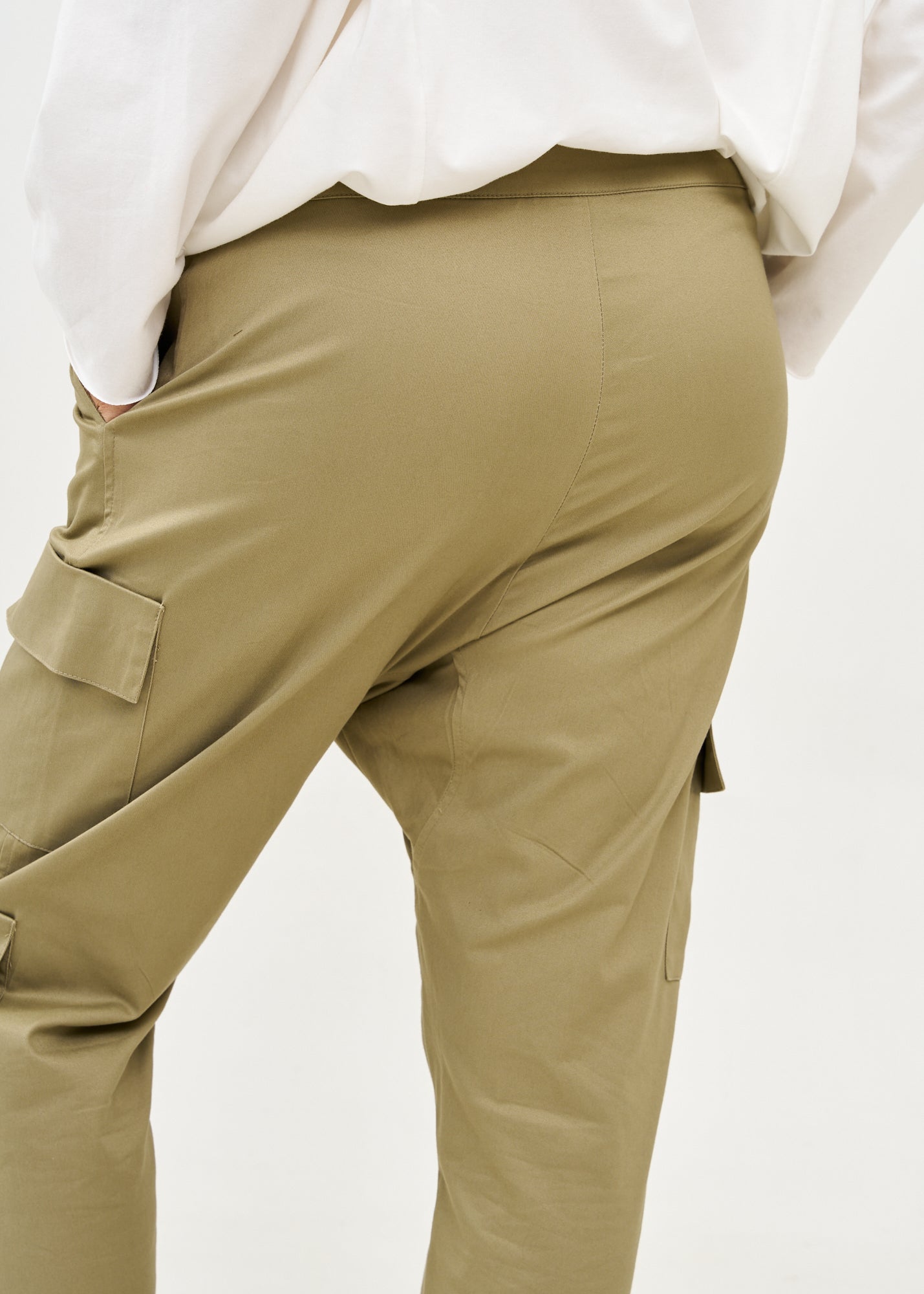 מכנסיים בוי עם כיסים שילוב צבע חום