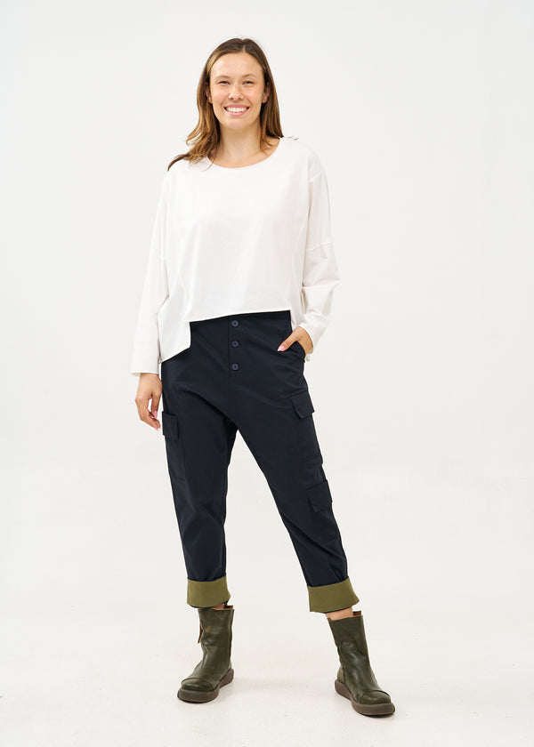 מכנסיים בוי עם כיסים שילוב צבע כחול כהה