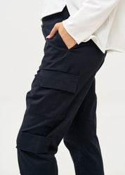 מכנסיים בוי עם כיסים שילוב צבע כחול כהה