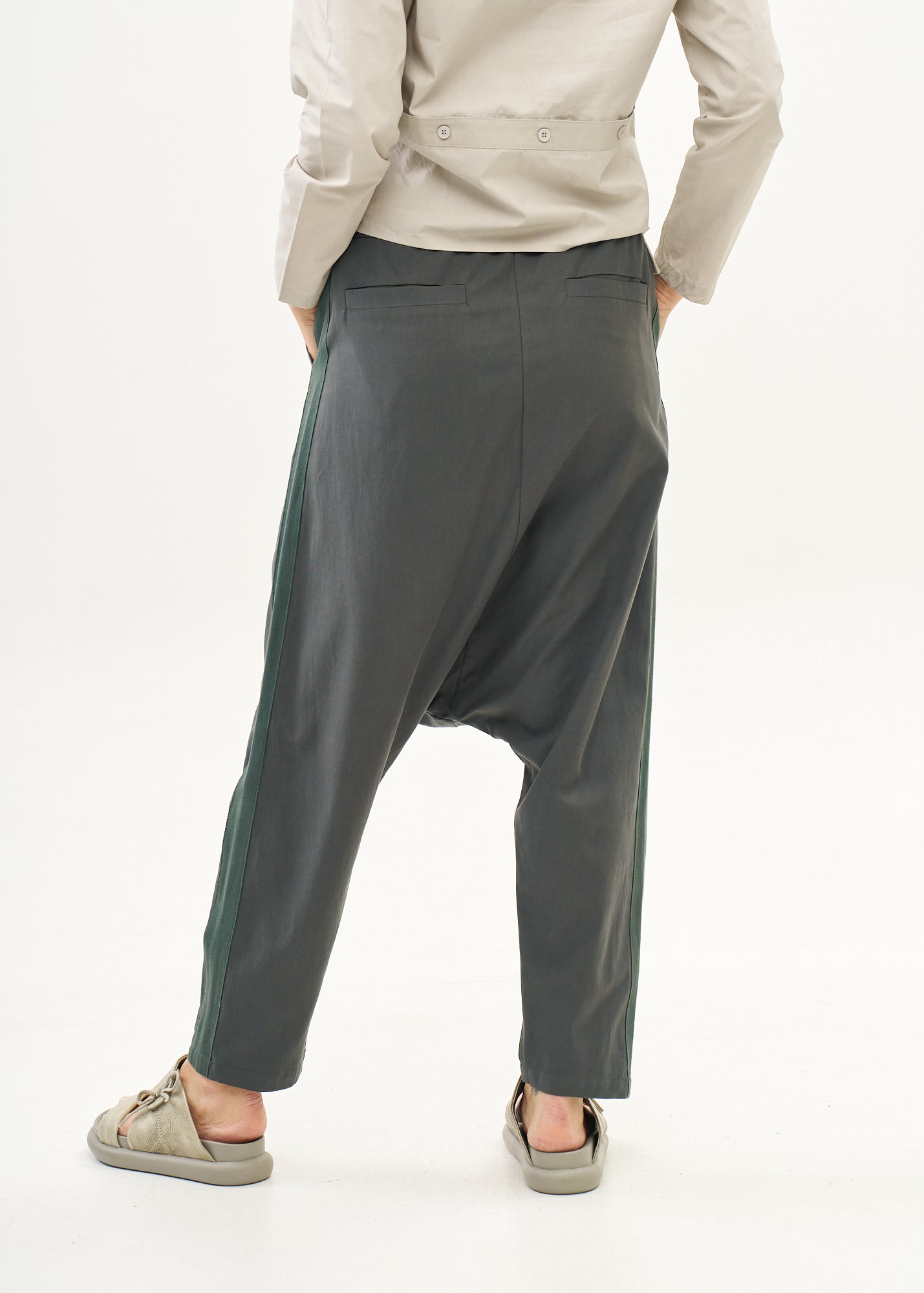 מכנסיים שני אבזמים שילוב סרט ירוק