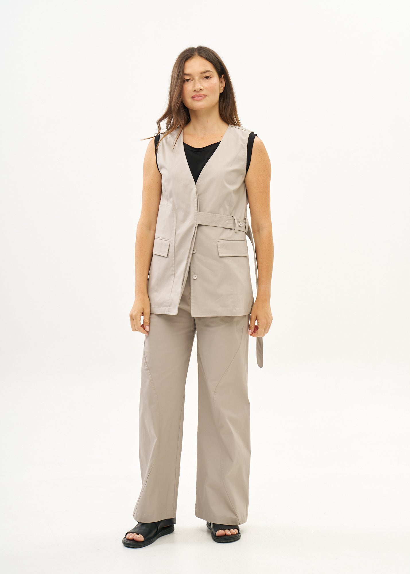 וסט עם חצי חגורה אפור