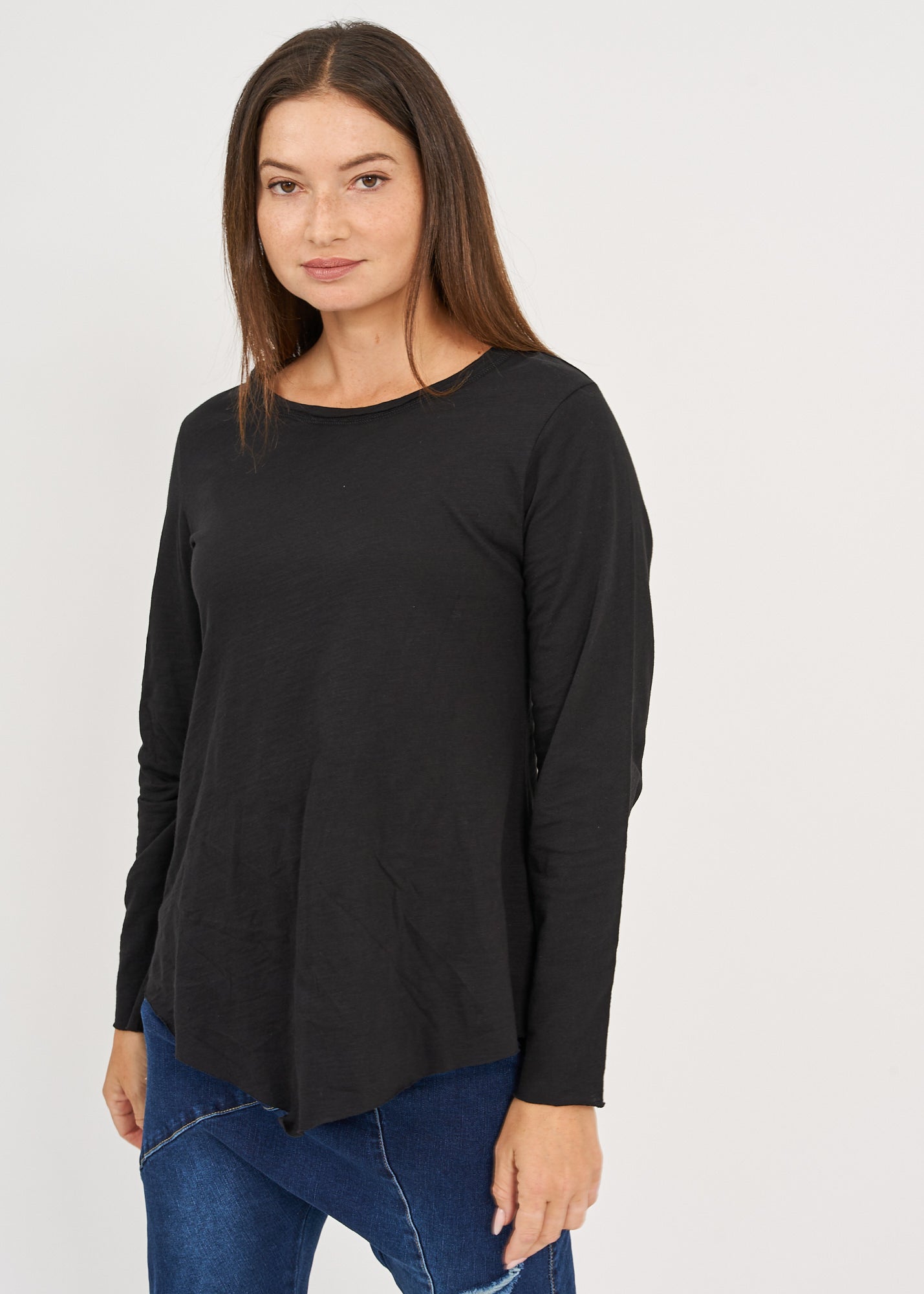 Black long sleeve triangular ending t-shirt