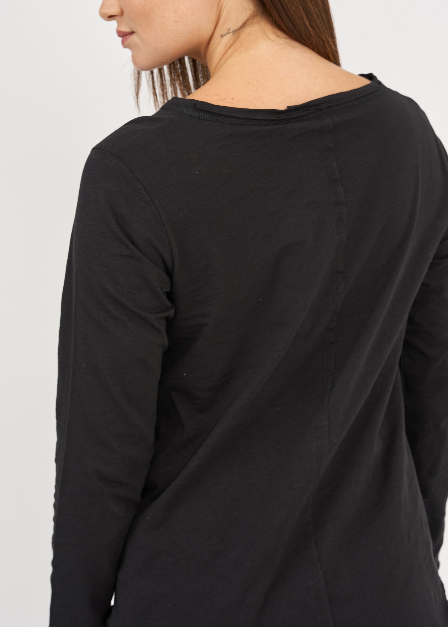 Black long sleeve triangular ending t-shirt