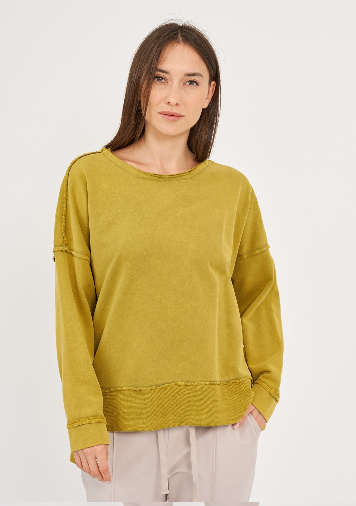 Wash sweatshirt with reverse fabric hem in wash green