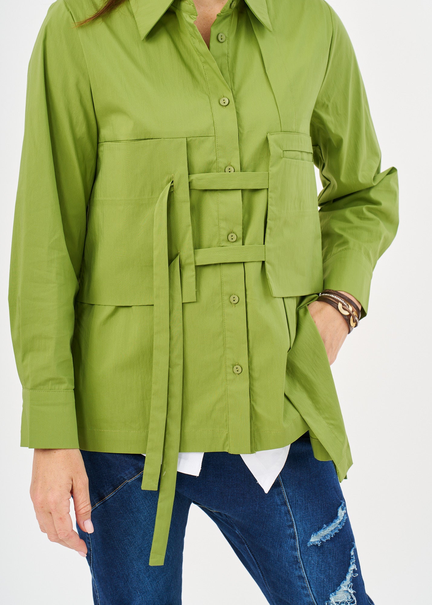 מכופתרת כיסים מרובעים וסרטים ירוק