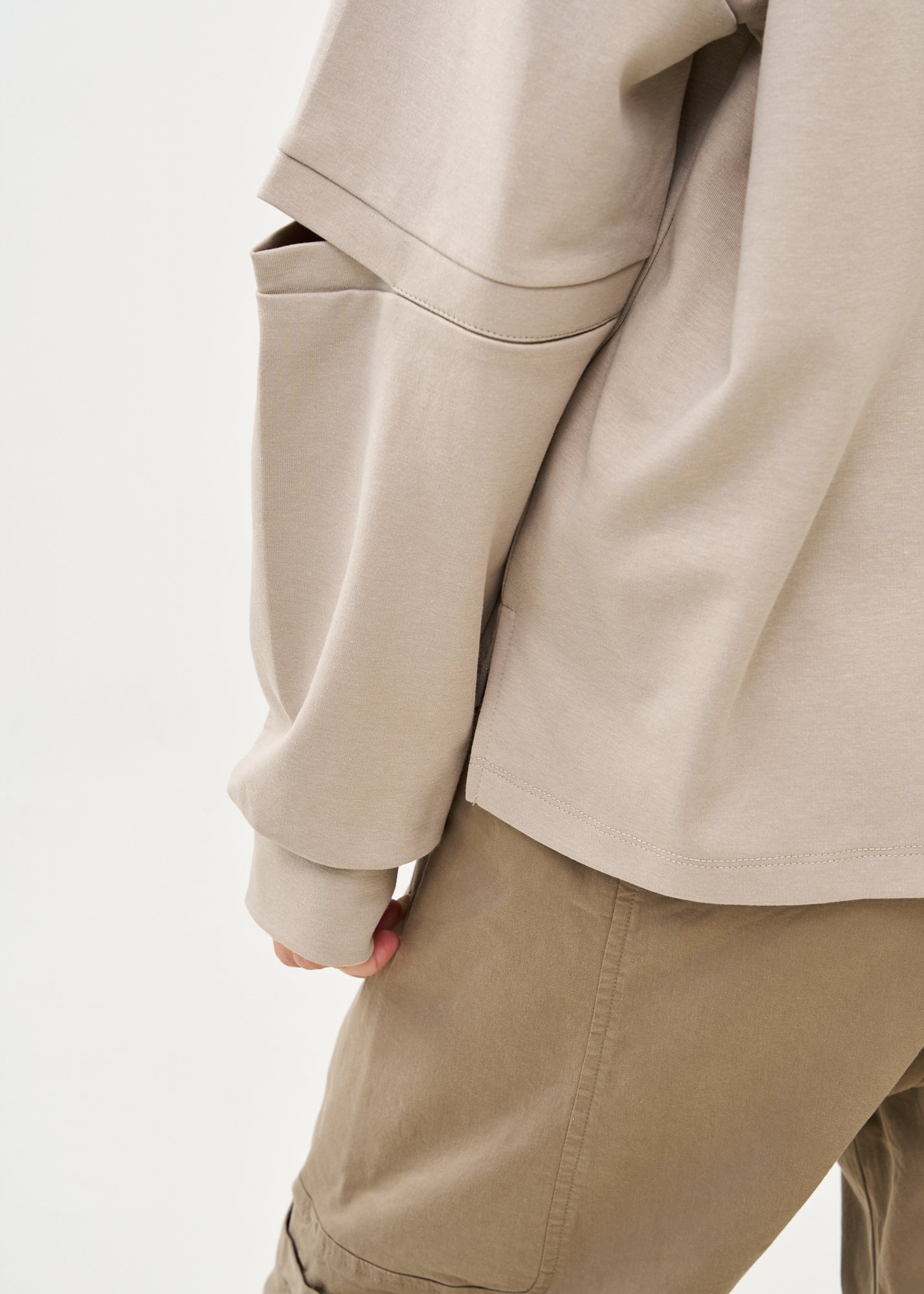 סווטשירט שרוול ארוך שרוולים עם פתח אפור