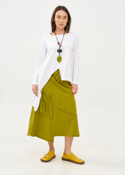 Asymmetric skirt, reverse combination and green ribbons