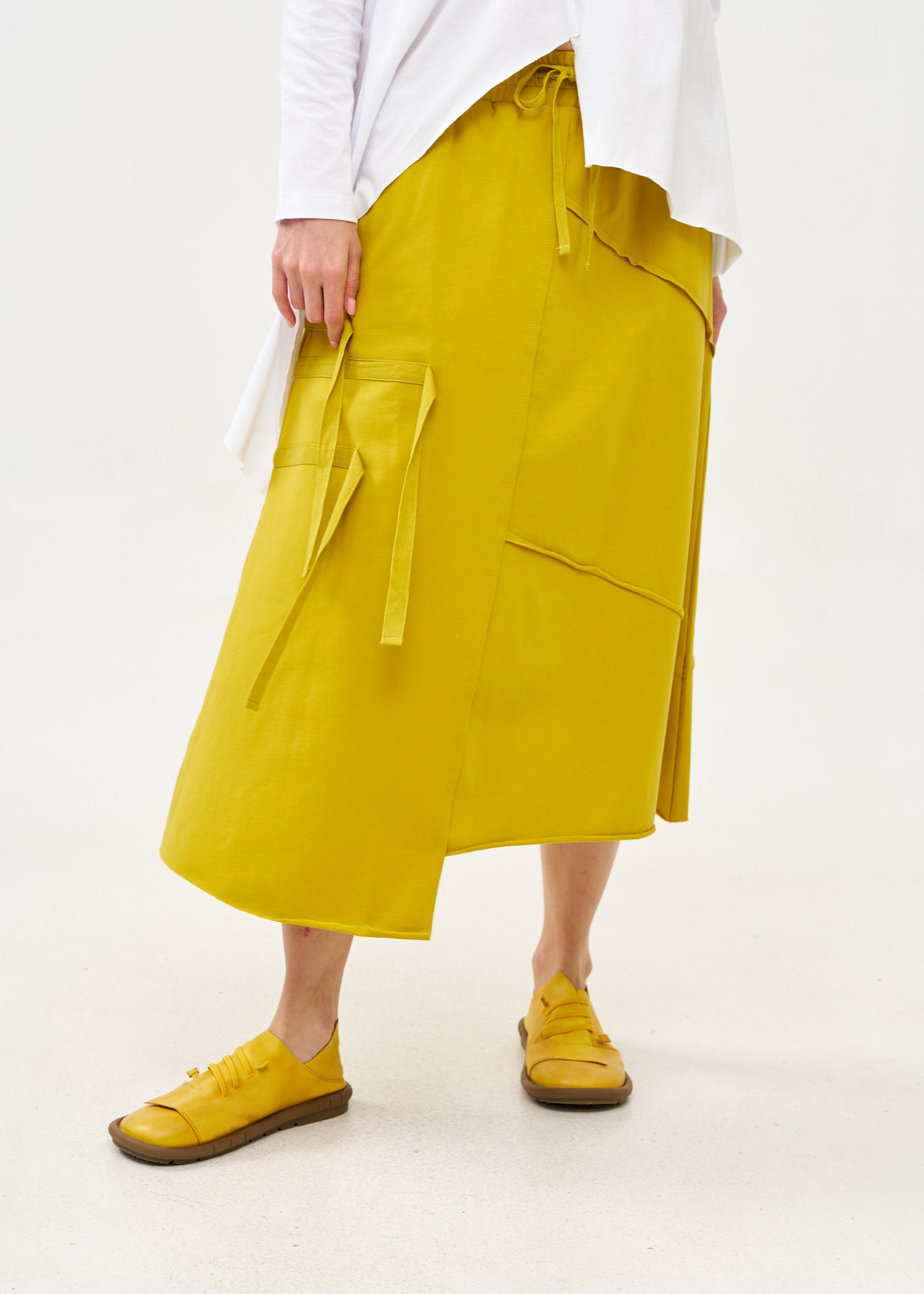 Asymmetrical skirt with reverse combination and mustard ribbons