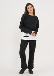 חולצה שרוול ארוך קצרצרה סיומת מקופלת שחור ווש