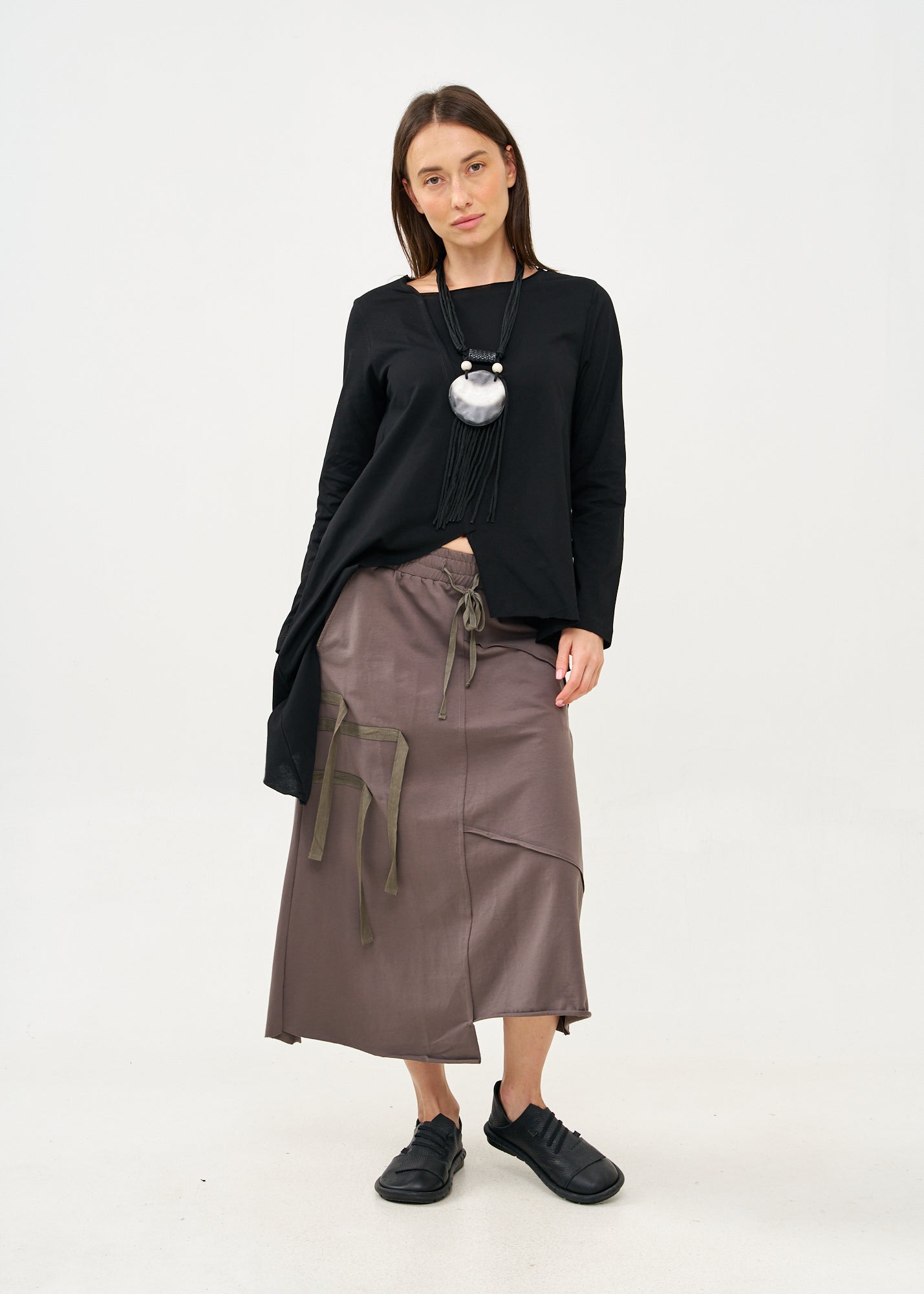Asymmetrical skirt with reverse combination and dark gray ribbons