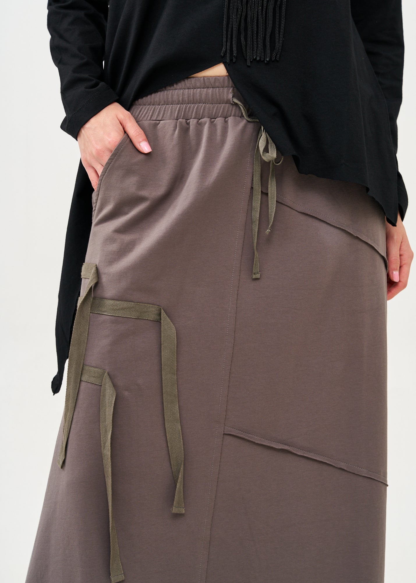 Asymmetrical skirt with reverse combination and dark gray ribbons