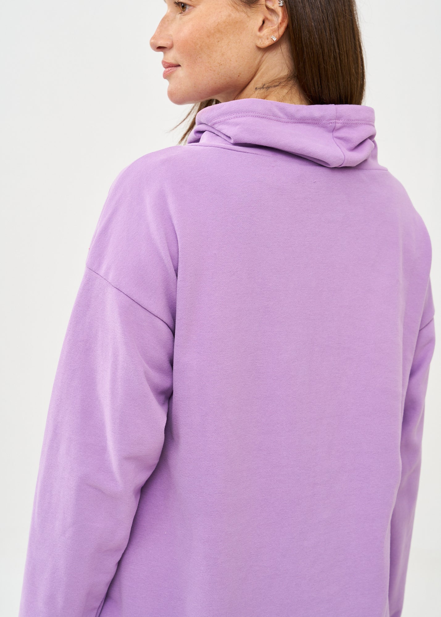 סווטשירט צווארון גולף גב ארוך סגול