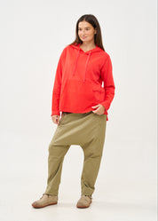 סווטשירט עם כובע וחתכים חיצוניים אדום