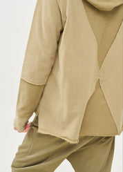 סווטשירט עם כובע וחתכים חיצוניים חום