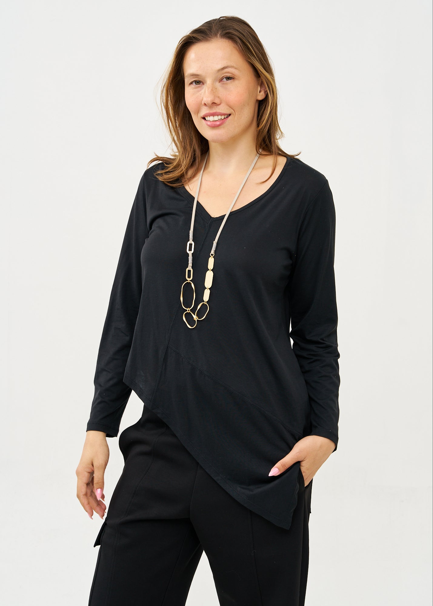 טי שרט מפתח וי בד רך שחור