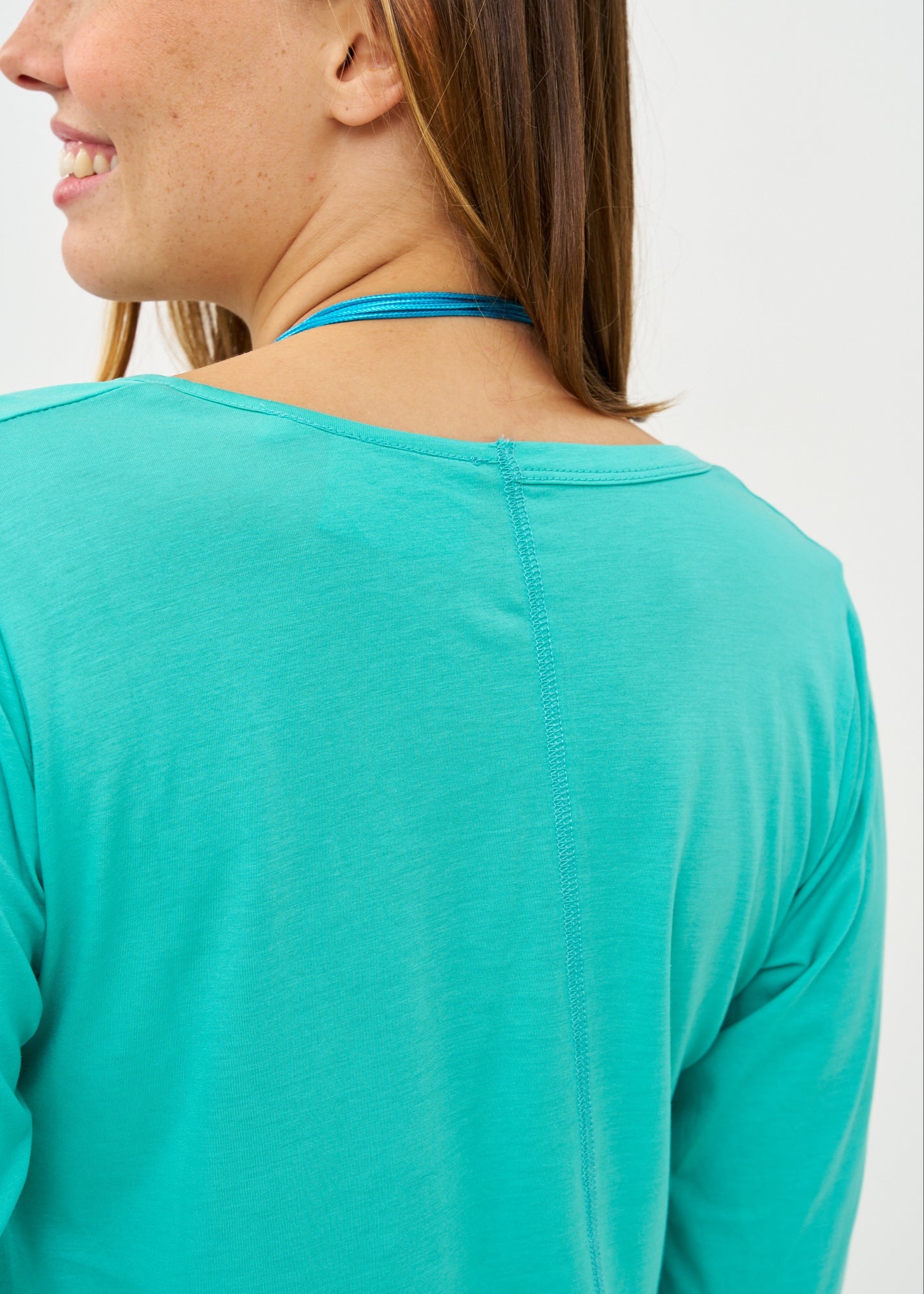 טי שרט מפתח וי בד רך טורקיז