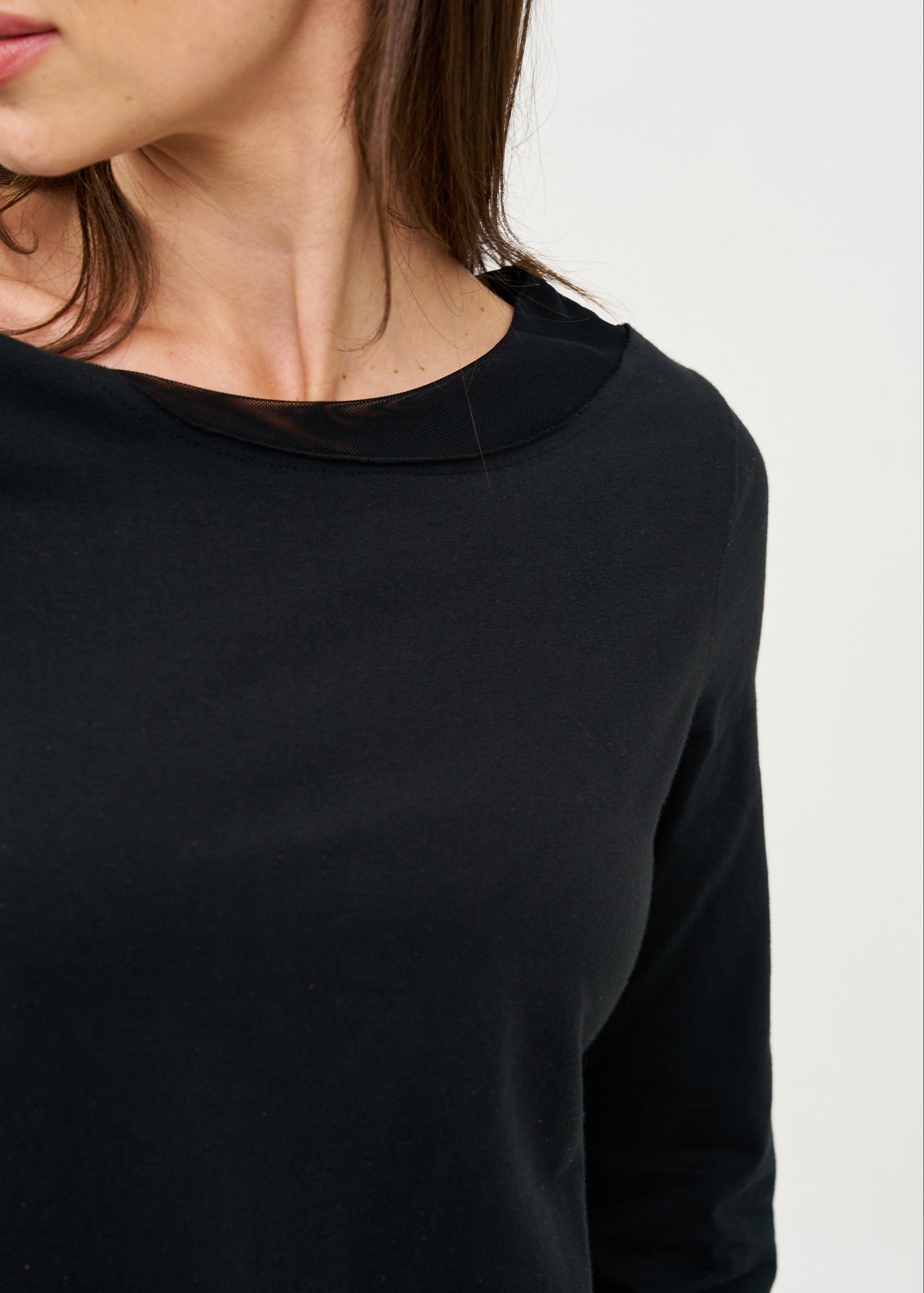 חולצה עם שילוב רשת שרוול ארוך שחור