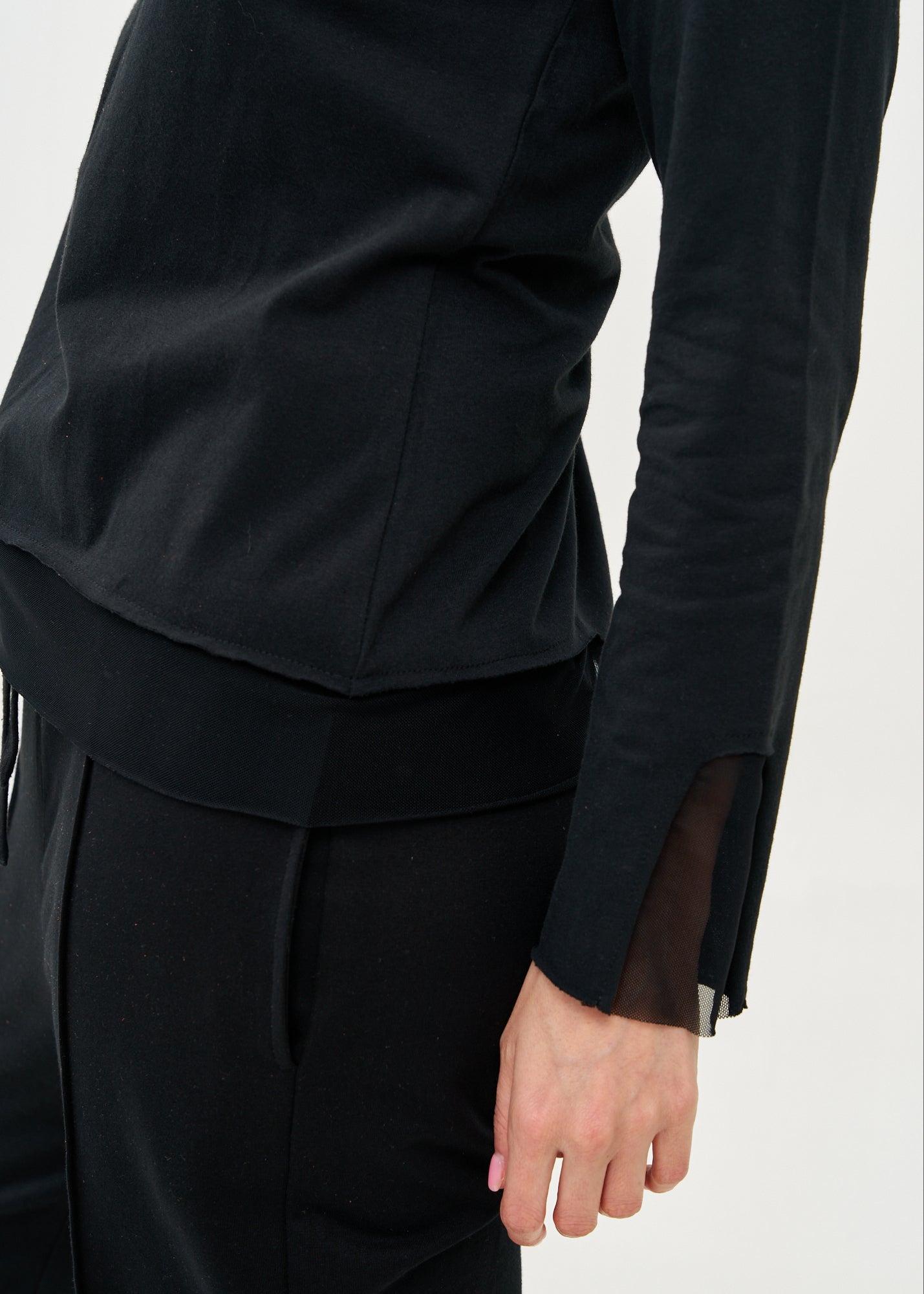 חולצה עם שילוב רשת שרוול ארוך שחור