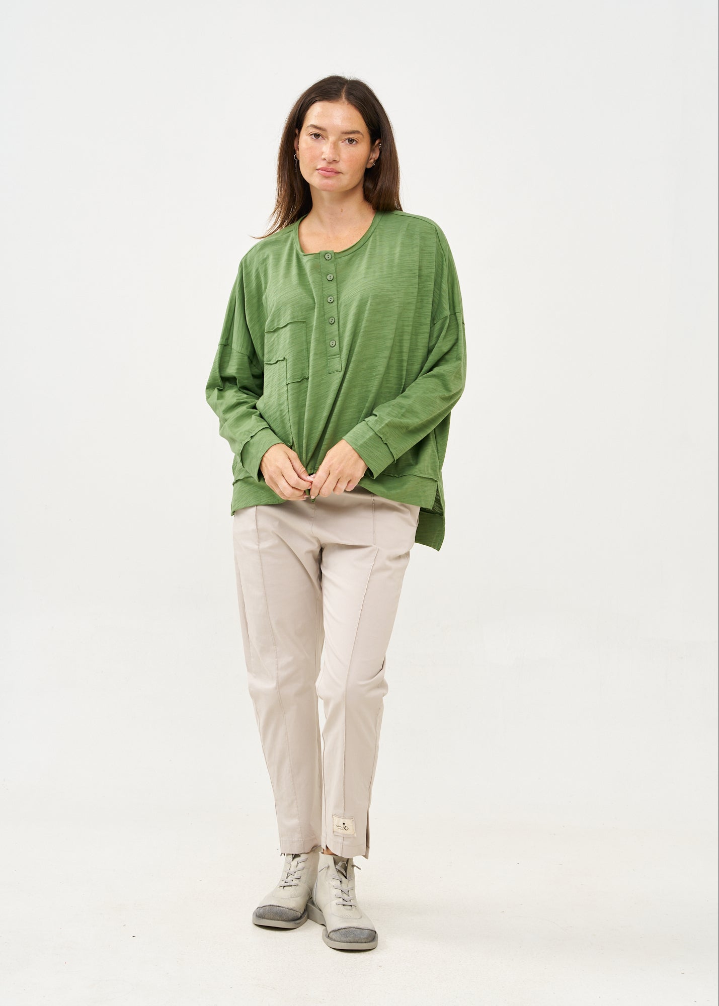 חולצה שרוול ארוך חצי כפתרה ודמוי כיס ירוק