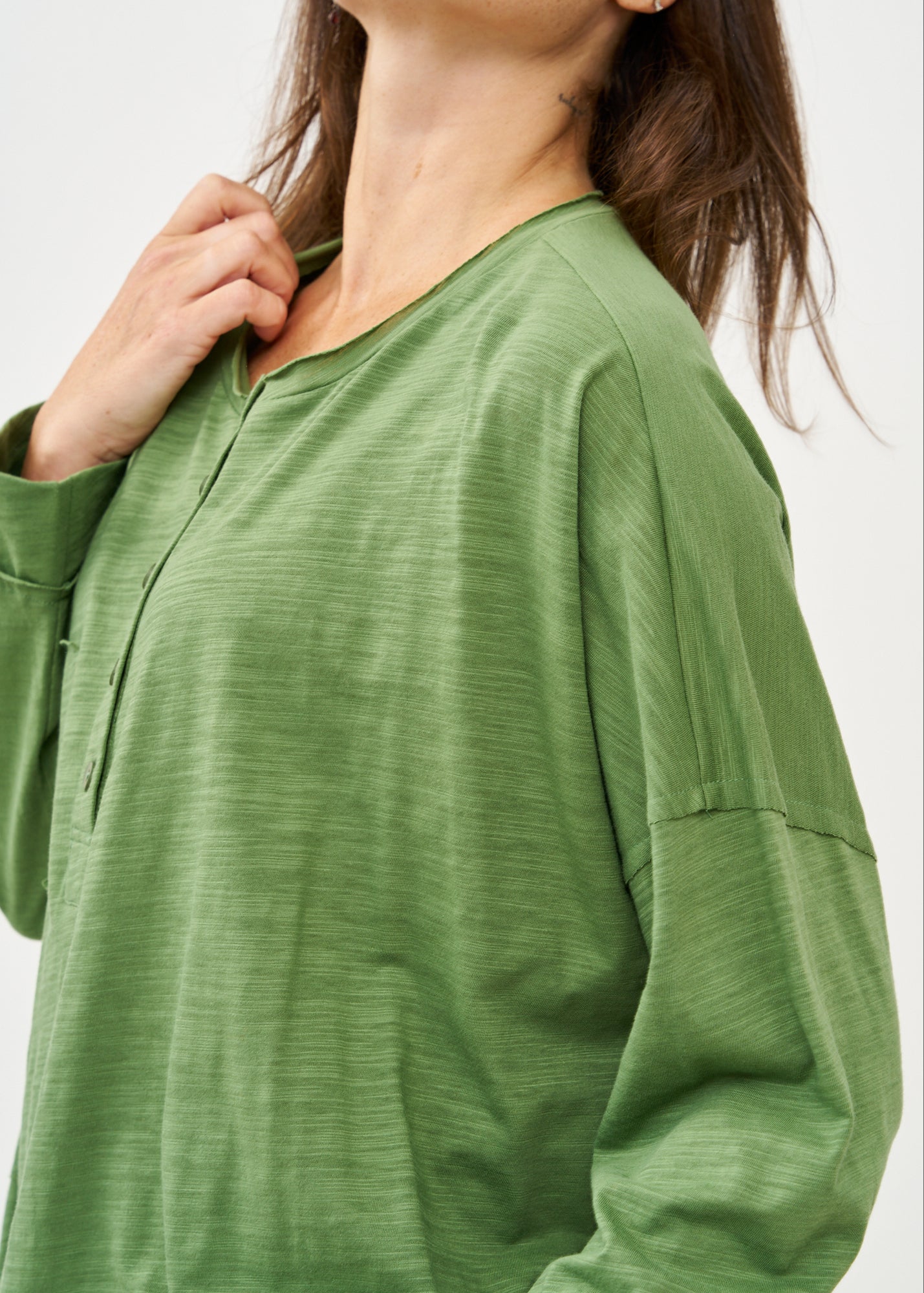חולצה שרוול ארוך חצי כפתרה ודמוי כיס ירוק