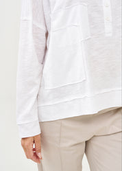 חולצה שרוול ארוך חצי כפתרה ודמוי כיס לבן