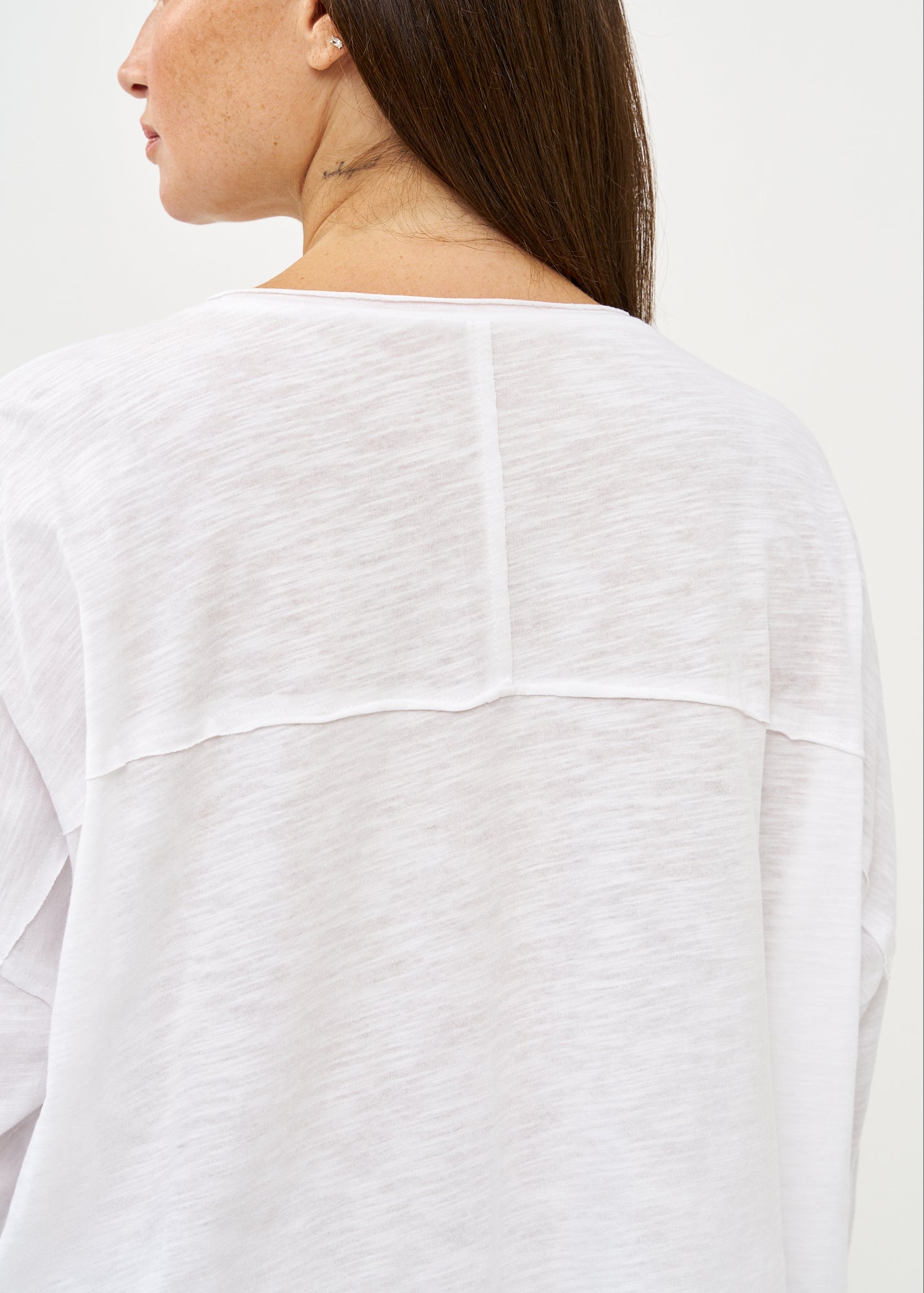 חולצה שרוול ארוך חצי כפתרה ודמוי כיס לבן