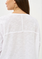 חולצה שרוול ארוך חצי כפתרה ודמוי כיס לבן