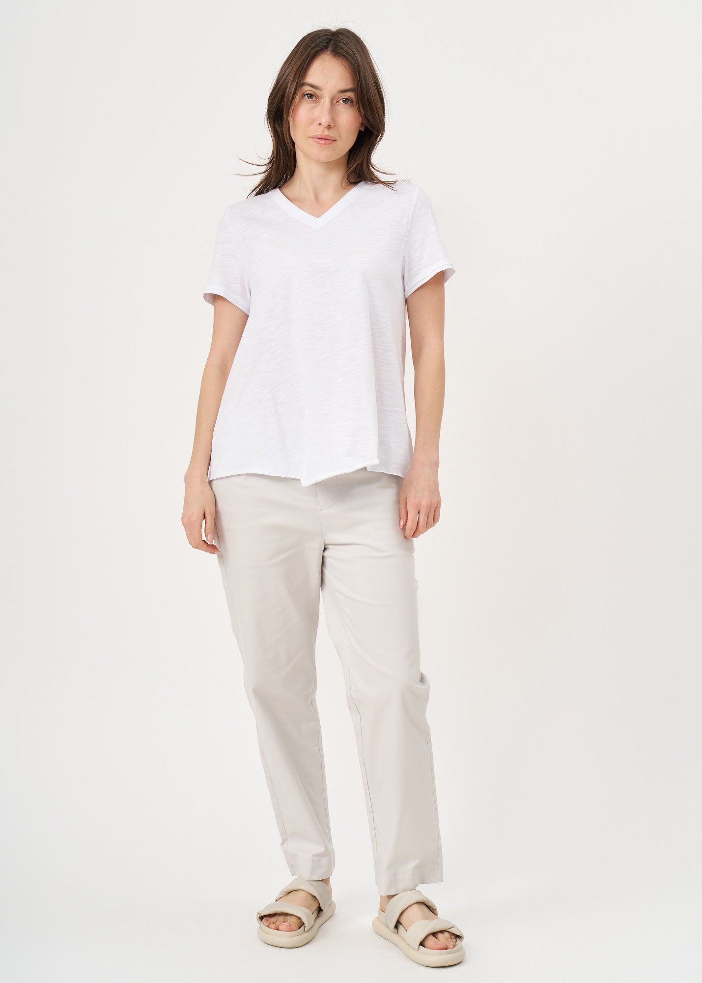 White V-neck triangle extension T-shirt