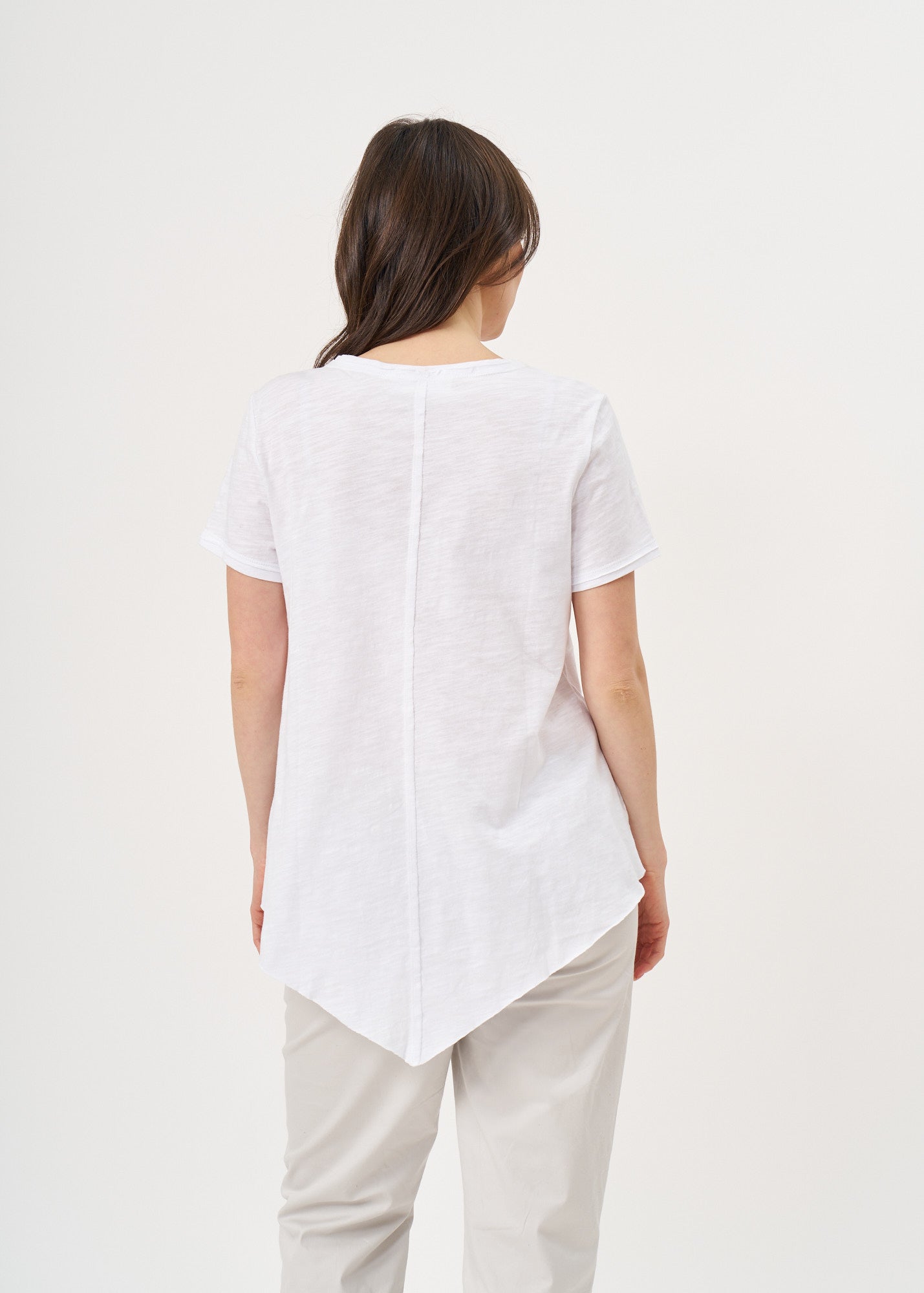 White V-neck triangle extension T-shirt